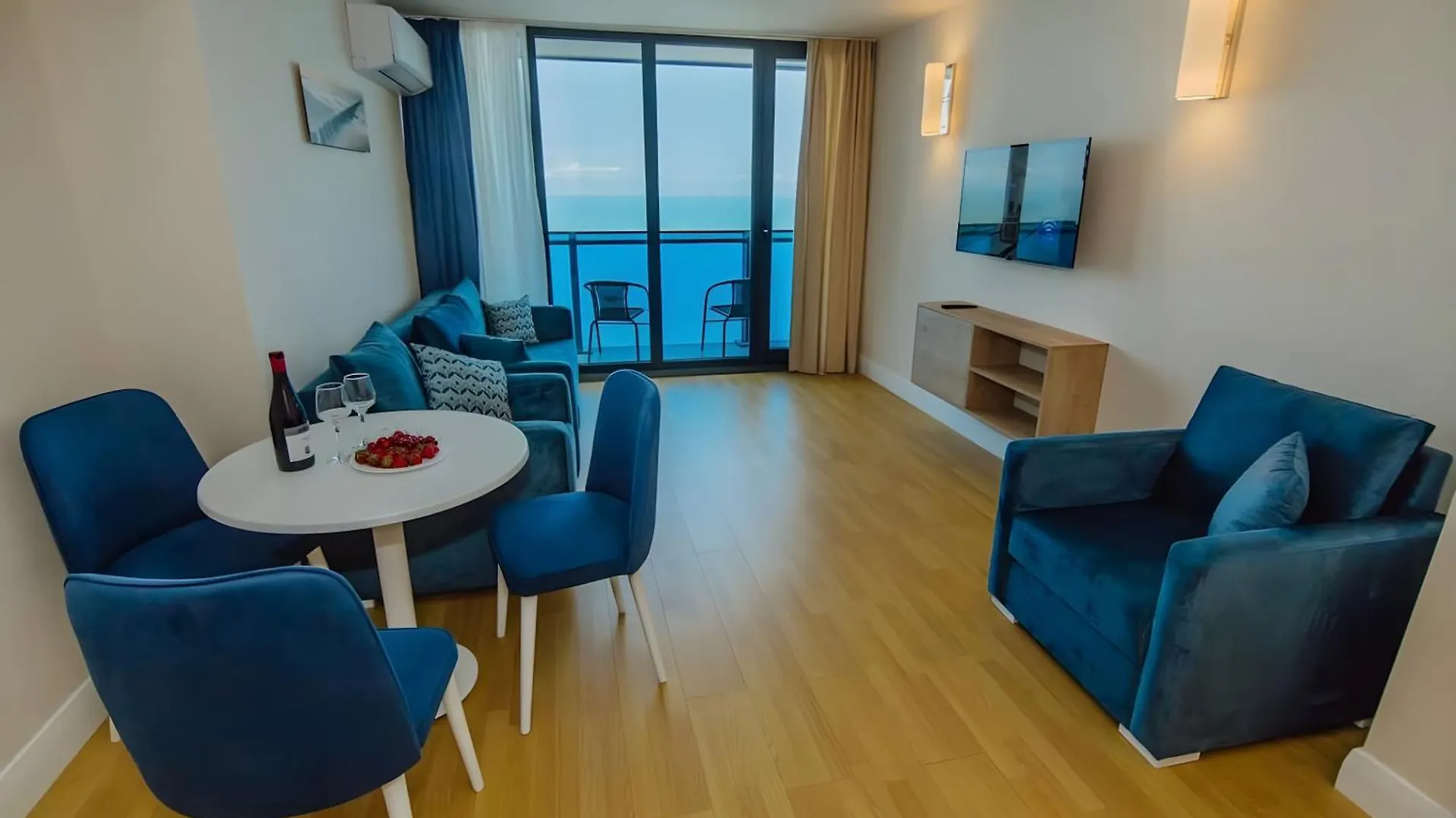 Panorama Suites - City Central & Sea View Batumi 5*,