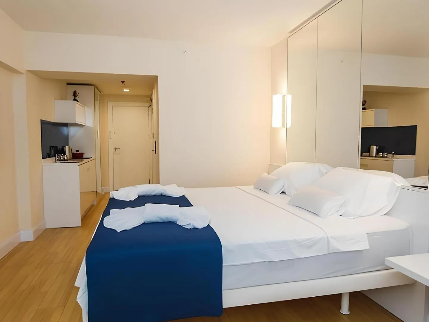 Panorama Suites - City Central & Sea View Batumi 5*,